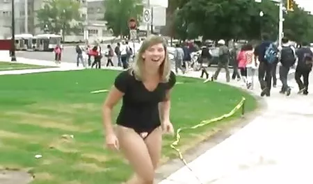 Blondie pergi ke toilet dan menjadi kacau ketika dia menemukan download bokep lengkap prez bekas di lantai