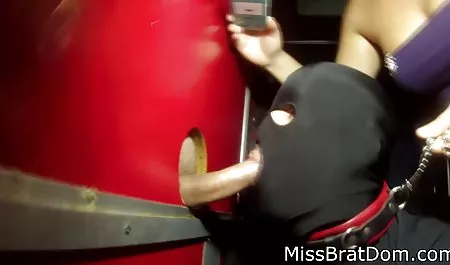 Seorang bokep full durasi Latina muda menghisap kontol ke seorang Meksiko dewasa