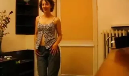 Babe download video tante memberi seorang pria blowjob sebelum bekerja