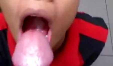 Pirang muda bokep barat nungging berjongkok di kontol