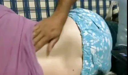 Orang-orang membuat pacar mereka mabuk dan memberinya beberapa pil Viagra. Gadis itu bokeb bebas sangat bersemangat dan mengesankan teman-temannya dengan kemampuan pantatnya. Para lelaki tidak tahan dan memasukkannya ke dalam gadis itu, merekam semua yang ada di kamera