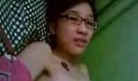 Seorang gadis berpakaian seperti seorang pria, video bokep barat download tetapi benar-benar seorang gadis