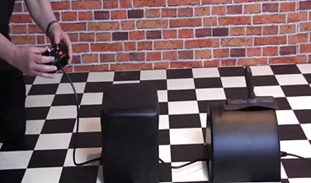 Barbie muda menari striptis dan video pemerkosaan bokep menghisap kontol