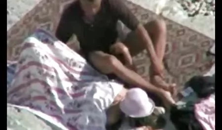 Ibu mengundang anak aplikasi bokep simontok perempuan angkat untuk bercinta dengan kekasihnya