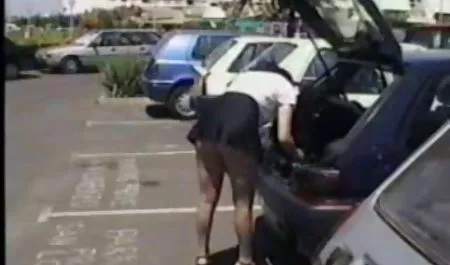 Gadis itu mengambil ayam besar ke dalam mulutnya, dan kemudian selingkuh mp4 duduk di atasnya. Lelaki itu mulai dengan keras meniduri si pirang, menyebabkan erangan keras dengan gerakan lingga panjang
