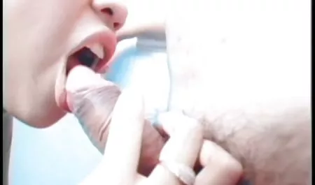 Brunette bermata biru seksi akan download bokep mudah bercinta dengan kekasih yang matang