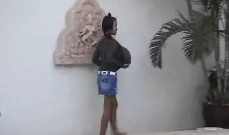 Pria itu menyebarkan streaming bokep selingkuh karyawan pada blowjob yang dalam