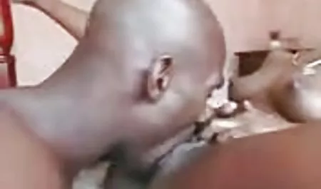 Kacamata pirang mendapat cum situs nonton bokep online di wajahnya