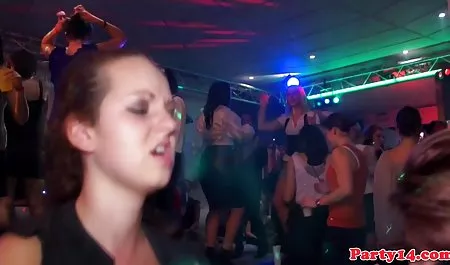 Seorang gadis berambut coklat bokep perselingkuhan yang sangat, sangat menyenangkan tampak jatuh ke dalam perbudakan lesbian ke keburukan hitam seksi yang menyenangkan, yang, dengan lidahnya yang berbahaya dan beberapa igrushchek tebal, meniduri kecantikan.