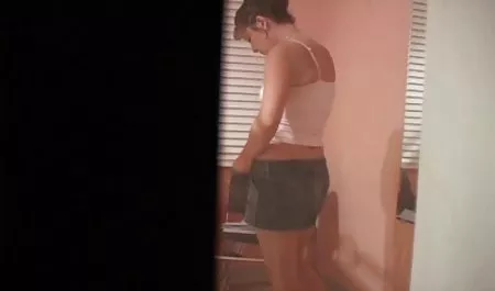 Si rambut coklat streaming video bokep terbaru dengan senang hati menelan seorang anggota